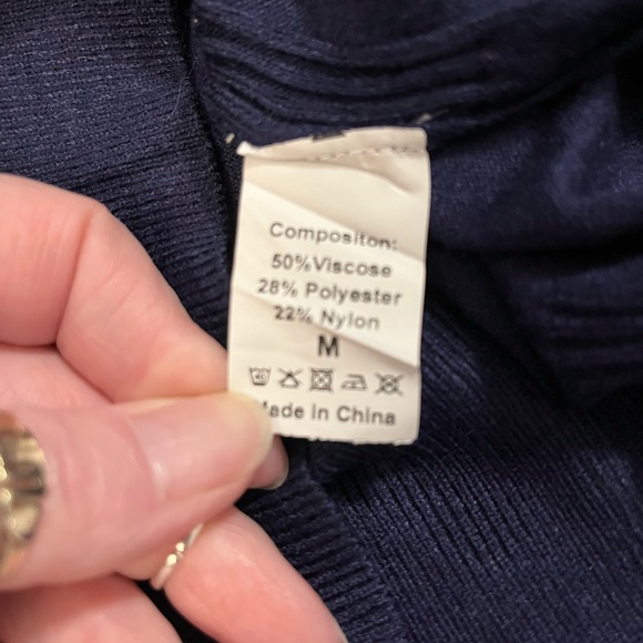 Men's Blue V-Neck Sweater - Picture 4 of 6